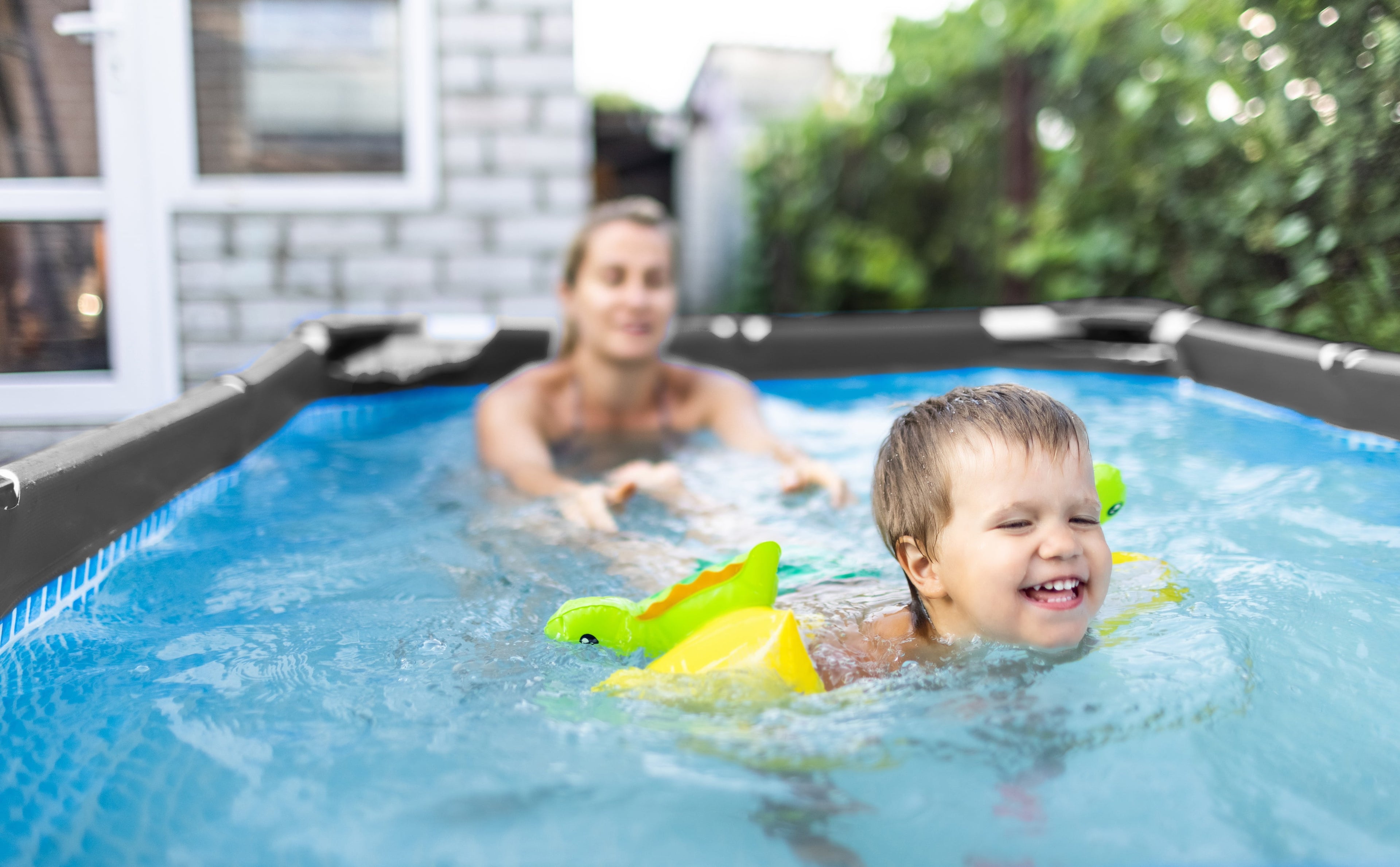 Lark 9' x 24 Square Metal Frame Splash Pool with 530 gallon Filtration Pump